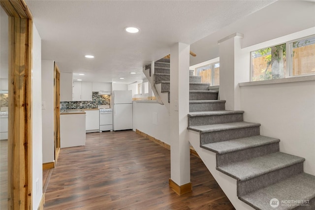 330 Highland Ave, Chelan, WA 98816 - stairway featuring wood finished floors, recessed lighting, and baseboards