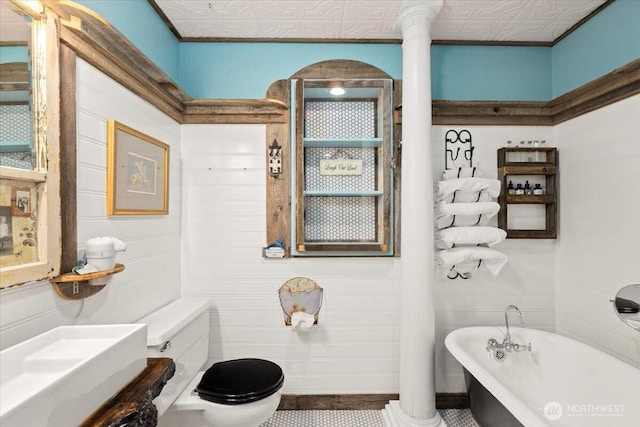 41506 292nd Way SE, Enumclaw, WA 98022 - bathroom featuring a freestanding tub, toilet, a sink, and decorative columns