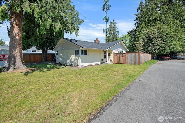 6901 Columbia Ct, Everett, WA 98203 - ranch-style house featuring a chimney and a shingled roof