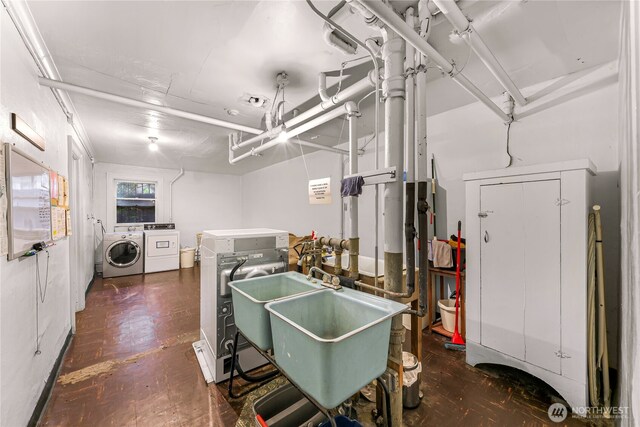 4725 15th Ave NE Unit 37, Seattle, WA 98105 - utilities with washing machine and dryer and a sink