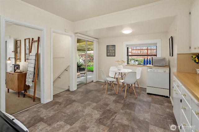 5011 5th Ave NE, Seattle, WA 98105 - dining room featuring stone finish floors and baseboards