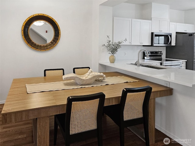 11864 NE 162nd Ln Unit 11-2, Bothell, WA 98011 - dining area featuring baseboards
