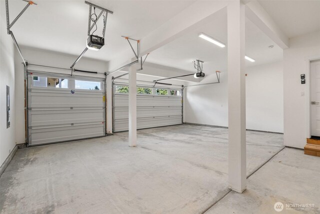9645 7th Ave SE, Lacey, WA 98513 - garage featuring a garage door opener