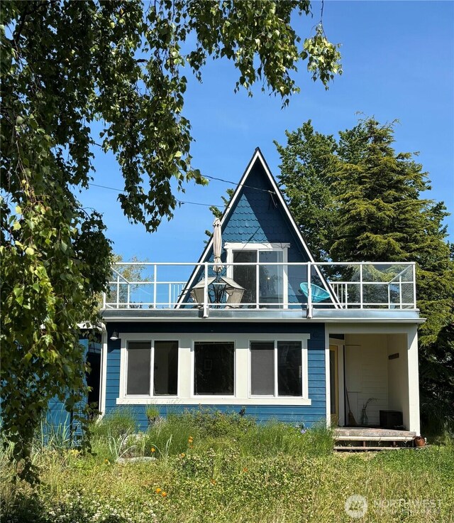 4440 Sucia Dr, Ferndale, WA 98248 - back of property with a balcony