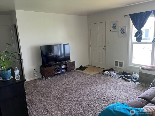 211 Cypress St, Longview, WA 98632 - view of carpeted living area