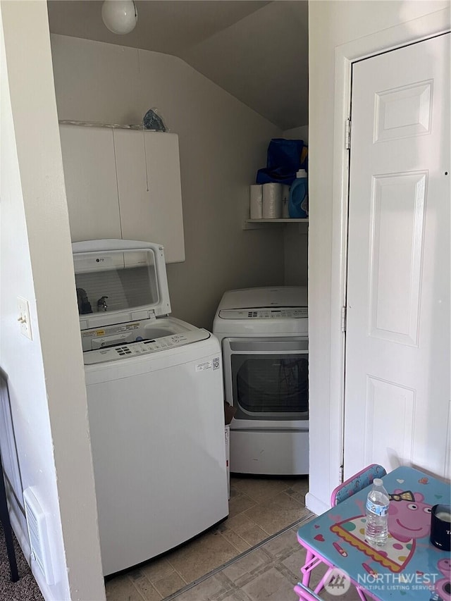 211 Cypress St, Longview, WA 98632 - washroom with washing machine and dryer