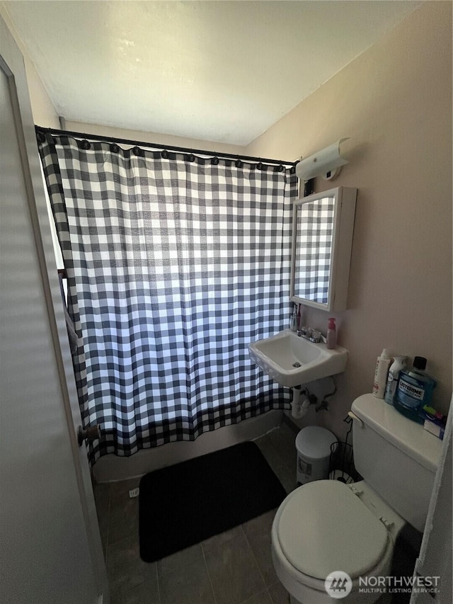 211 Cypress St, Longview, WA 98632 - bathroom featuring toilet, shower / bath combo, tile patterned flooring, and a sink