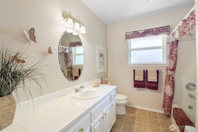 418 158th Pl NW, Arlington, WA 98223 - full bath with vanity, healthy amount of natural light, toilet, and shower / tub combo with curtain