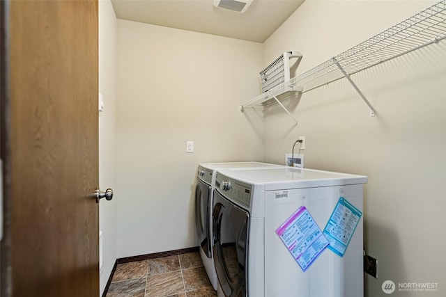 2212 N Creeksedge Way, Ellensburg, WA 98926 - laundry area featuring independent washer and dryer, baseboards, and stone finish floors