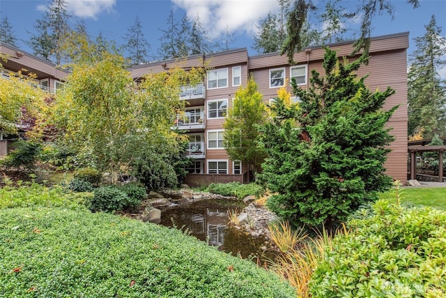 22910 90th Ave W Unit E406, Edmonds, WA 98026 - view of property with a small pond