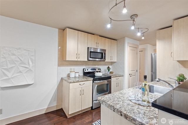 22910 90th Ave W Unit E406, Edmonds, WA 98026 - kitchen with stainless steel appliances, light brown cabinetry, tasteful backsplash, dark wood finished floors, and baseboards