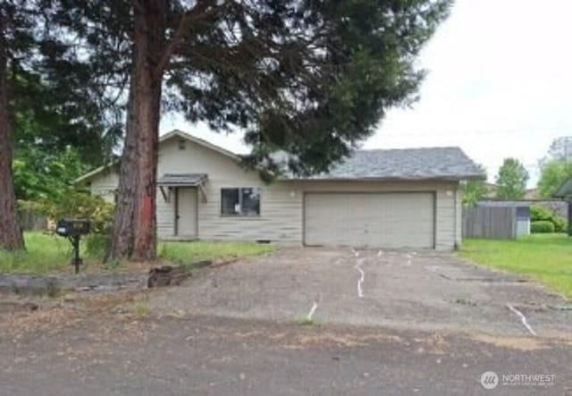 8910 NE 82nd St, Vancouver, WA 98662 - ranch-style home featuring driveway and an attached garage