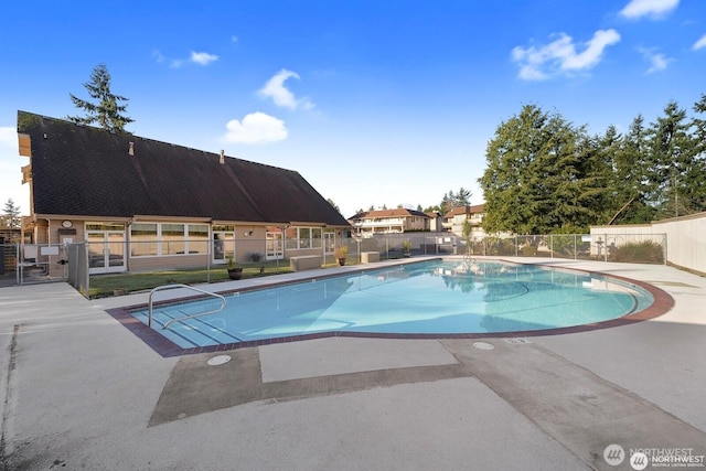 924 S 245th Pl, Des Moines, WA 98198 - view of pool featuring a patio area