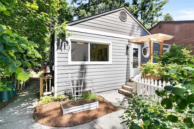1536 NE 95th St, Seattle, WA 98115 - view of front of property with a garden