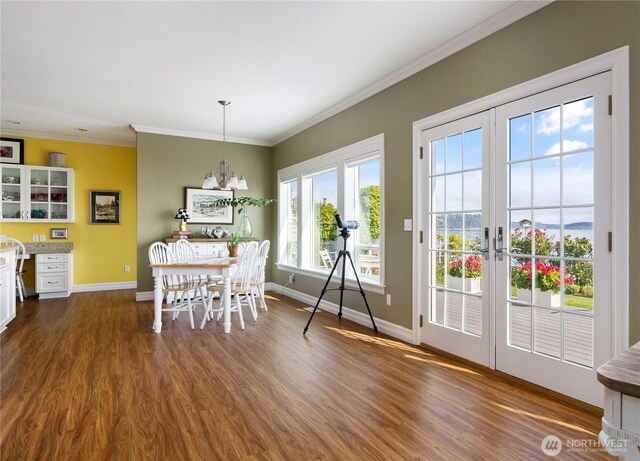 817 Shorecrest Dr, Oak Harbor, WA 98277 - dining space featuring dark wood-style flooring, baseboards, ornamental molding, and a chandelier