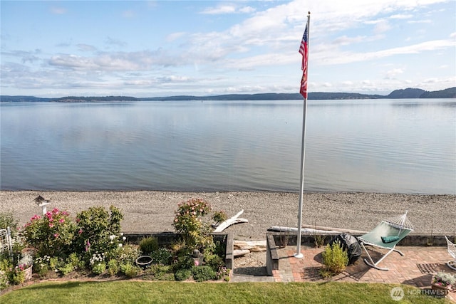 817 Shorecrest Dr, Oak Harbor, WA 98277 - water view with a mountain backdrop