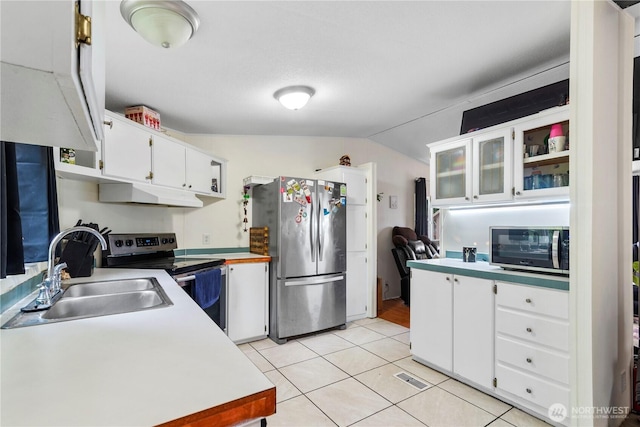 2614 48th Ave, Longview, WA 98632 - kitchen with a sink, stainless steel appliances, under cabinet range hood, lofted ceiling, and white cabinetry