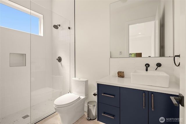 10227 26th Ave SW, Seattle, WA 98146 - full bath featuring toilet, vanity, a tile shower, backsplash, and tile patterned floors