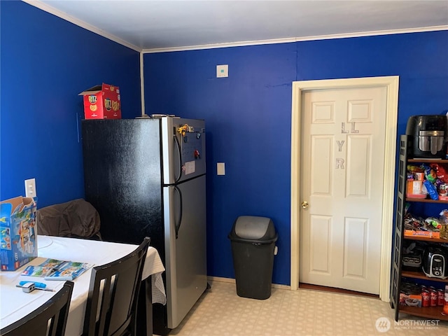 632 Index Ave NE, Renton, WA 98056 - kitchen featuring freestanding refrigerator and ornamental molding