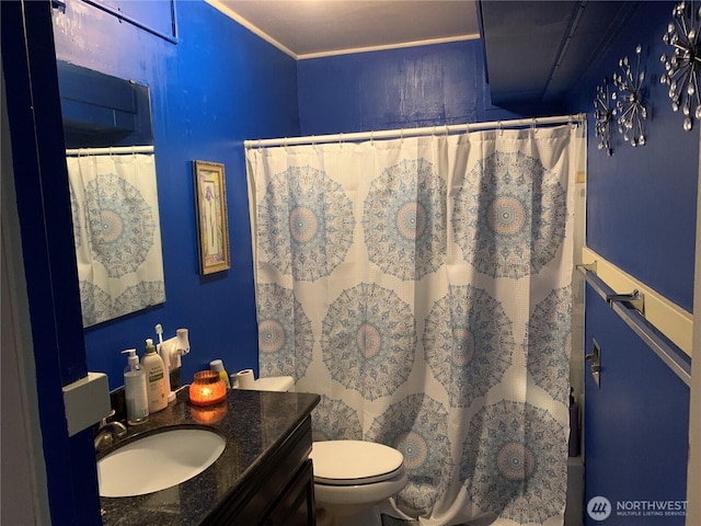 632 Index Ave NE, Renton, WA 98056 - bathroom featuring vanity, toilet, and curtained shower