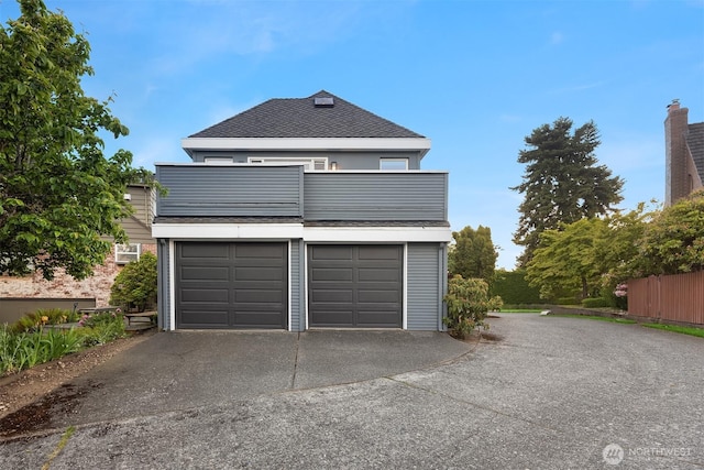 2532 Crestmont Pl W, Seattle, WA 98199 - garage featuring driveway