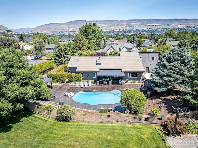 628 Meadows Dr, Wenatchee, WA 98801 - view of swimming pool with a patio and a mountain view