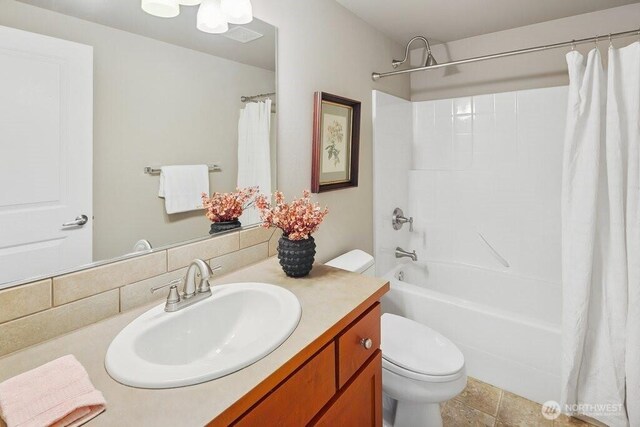 7121 Shinkle Pl SW, Seattle, WA 98106 - full bath with vanity, shower / bath combo with shower curtain, and toilet