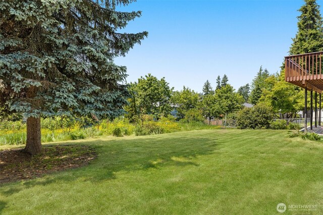 17122 40th Ave W, Lynnwood, WA 98037 - view of grassy yard featuring a deck