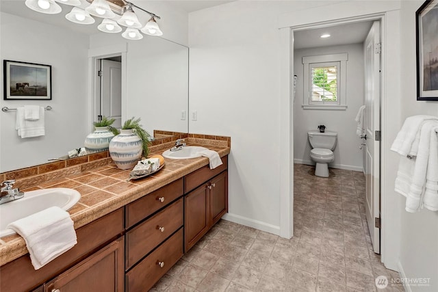 1122 140th Ave SE, Bellevue, WA 98005 - bathroom featuring double vanity, baseboards, and toilet