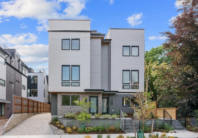 4521A Bagley Ave N, Seattle, WA 98103 - view of front facade with stairway