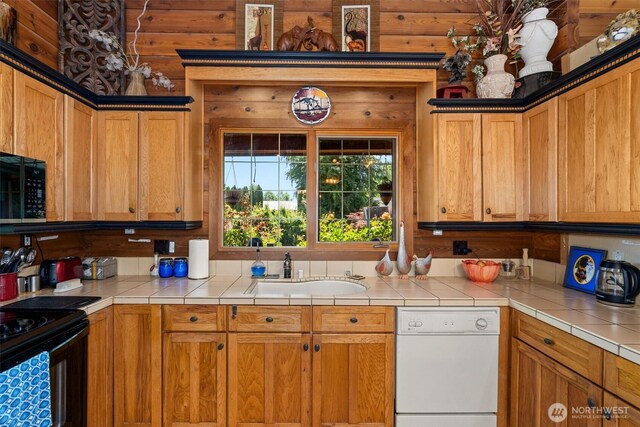 505 SW 19th St, Chehalis, WA 98532 - kitchen with a sink, black appliances, tile countertops, and brown cabinets