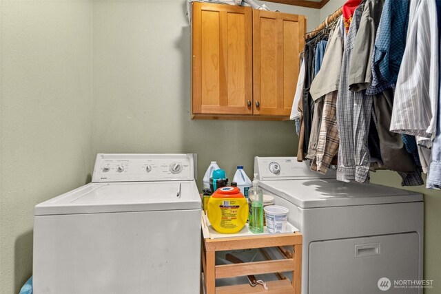 505 SW 19th St, Chehalis, WA 98532 - laundry room featuring washing machine and clothes dryer and cabinet space