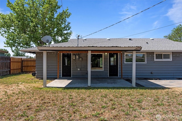 1115 S Evergreen Dr, Moses Lake, WA 98837 - back of house featuring a patio area