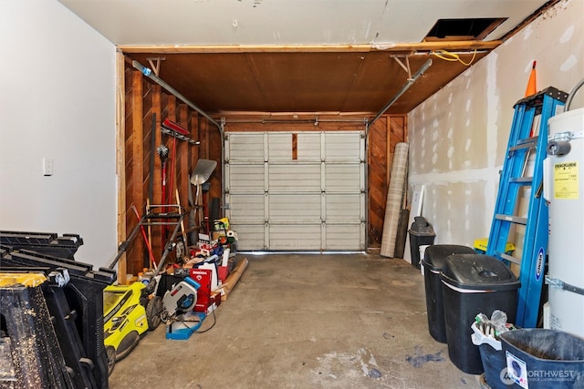 1115 S Evergreen Dr, Moses Lake, WA 98837 - garage featuring electric water heater