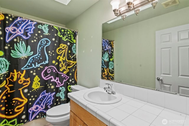 13924 Dogwood Ct, Sultan, WA 98294 - full bathroom with vanity, toilet, and a shower with shower curtain