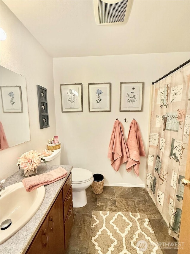47 Kruse St, Omak, WA 98841 - bathroom featuring vanity and curtained shower