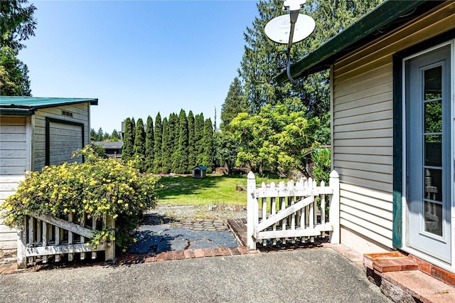 5611 128th Pl SE, Everett, WA 98208 - view of patio / terrace with an outdoor structure