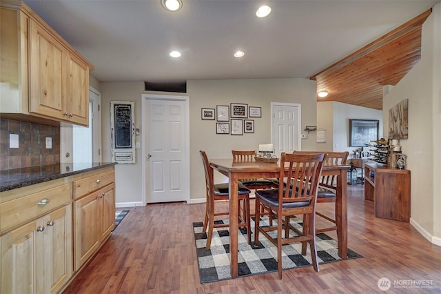 1510 E Benson Lake Dr, Grapeview, WA 98546 - dining room with wood finished floors, baseboards, vaulted ceiling, and recessed lighting