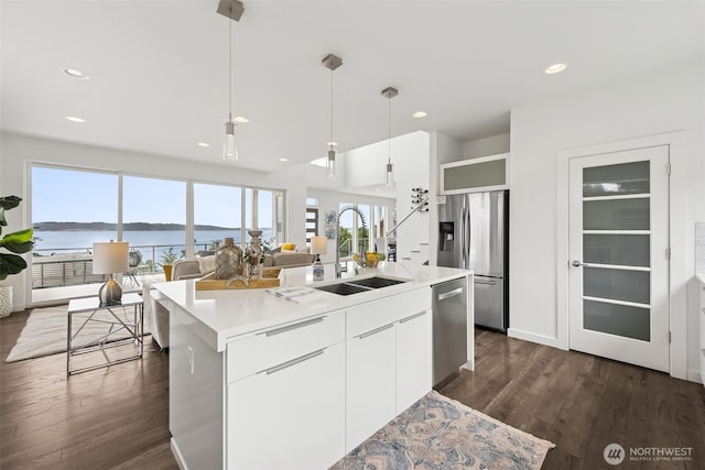 6720 Soundview Dr NE, Tacoma, WA 98422 - kitchen featuring stainless steel appliances, dark wood-style flooring, a kitchen island with sink, white cabinets, and recessed lighting
