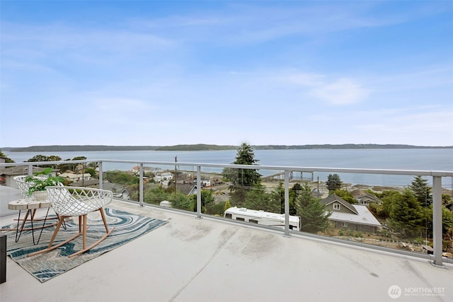 6720 Soundview Dr NE, Tacoma, WA 98422 - balcony with a water view