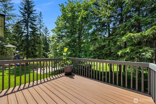 11024 127th Ave NE, Lake Stevens, WA 98258 - wooden deck featuring a yard
