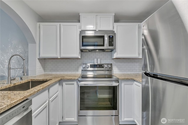 17311 119th Ln SE Unit J4, Renton, WA 98058 - kitchen with stainless steel appliances, a sink, white cabinets, and backsplash