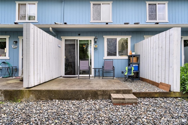 811 S Laventure Rd Unit C, Mount Vernon, WA 98274 - property entrance featuring a patio