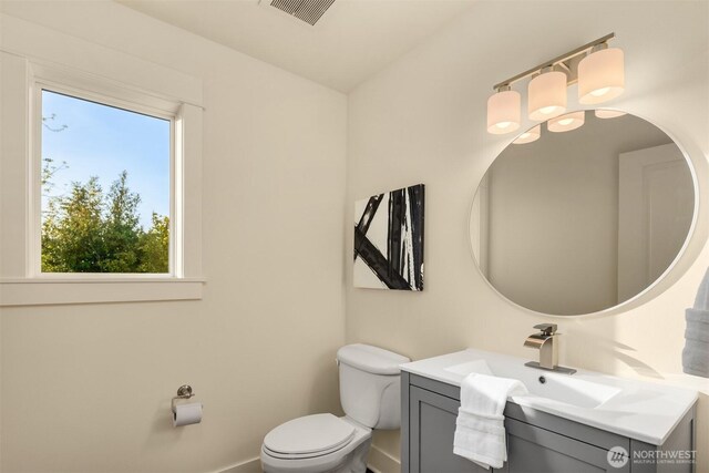 506 13th Ave W, Kirkland, WA 98033 - bathroom featuring vanity, toilet, and baseboards