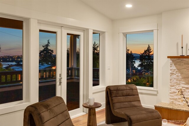 506 13th Ave W, Kirkland, WA 98033 - sitting room featuring recessed lighting and wood finished floors