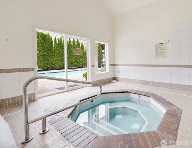 11309 NE 128th St Unit F302, Kirkland, WA 98034 - view of pool featuring an in-ground hot tub