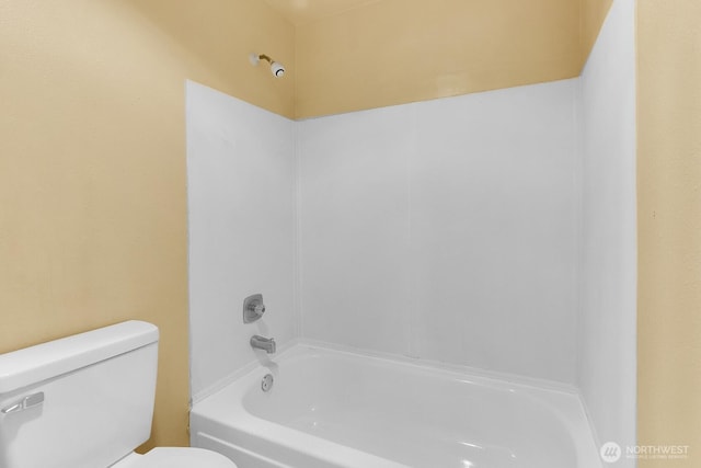 820 Cady Rd Unit H202, Everett, WA 98203 - bathroom featuring toilet and bathing tub / shower combination