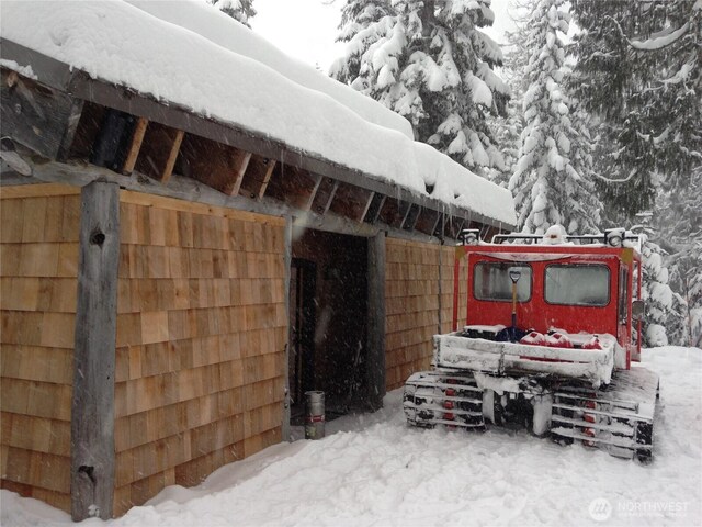 210 Gold Hill Rd, Enumclaw, WA 98022 - view of snow covered patio