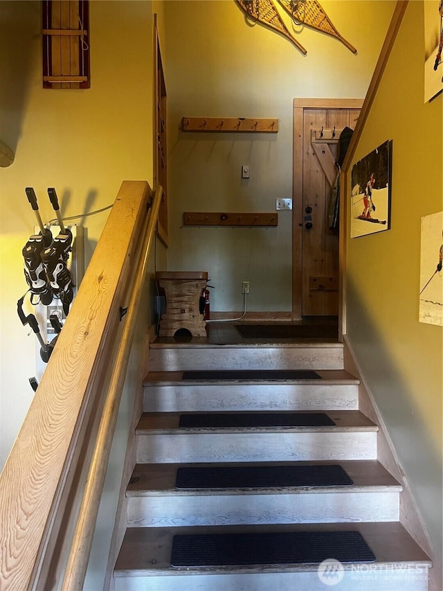 210 Gold Hill Rd, Enumclaw, WA 98022 - view of stairway