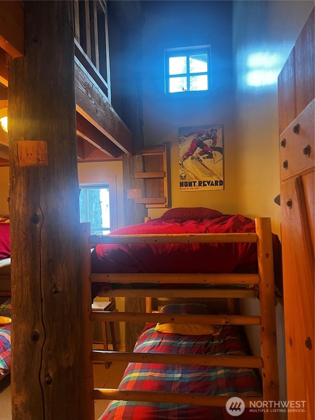210 Gold Hill Rd, Enumclaw, WA 98022 - bedroom with multiple windows